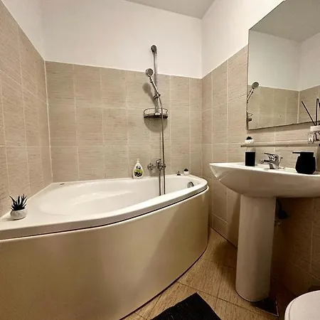 Cozy And Quiet Apartment Bucharest